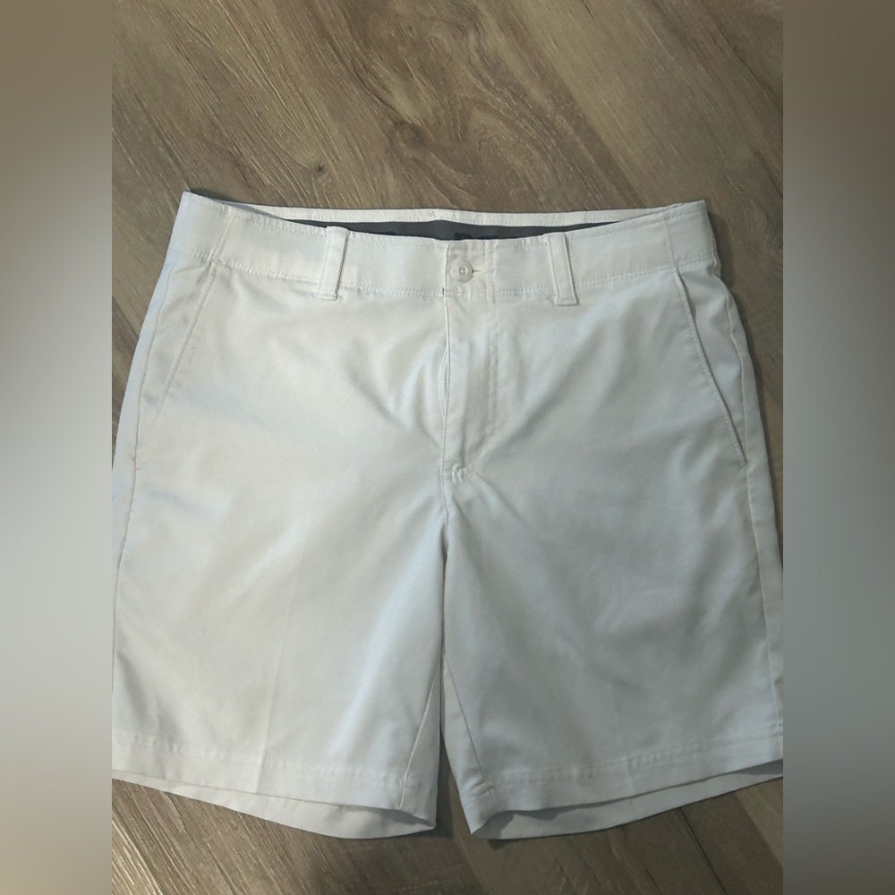 Men’s PGA Tour White Shorts -30 inch waist